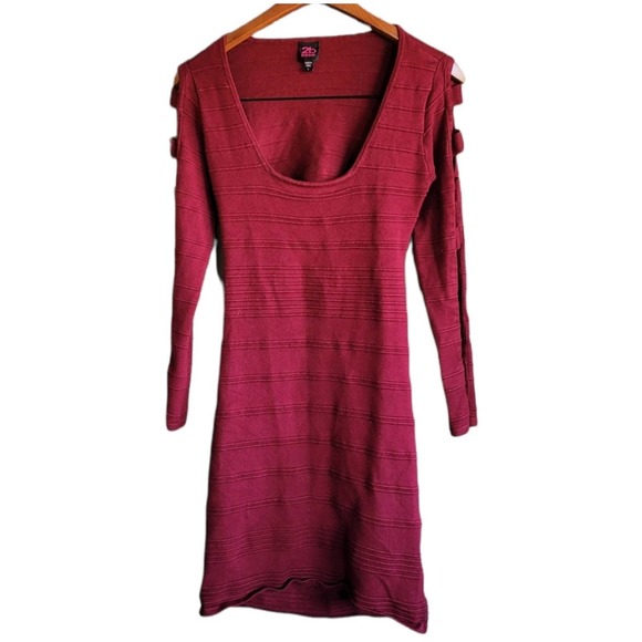 2B Bebe Dresses & Skirts - BEBE Red Ribbed Knit Long Sleeve Dress with Cut-Out Sleeves and Open Back Sz L